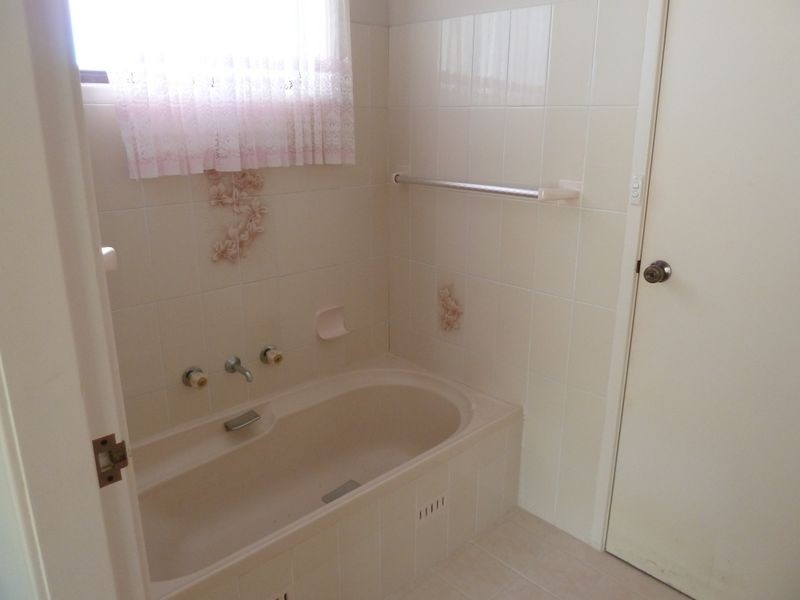 9 Friendship Key, Forster NSW 2428