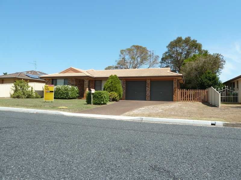 32 Kennewell Parade, Tuncurry NSW 2428