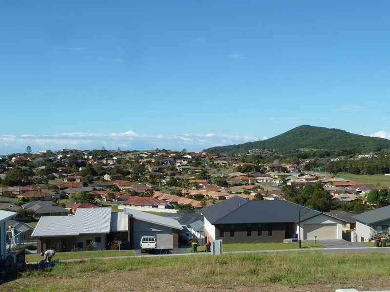 1/8 Wirrana Circuit, Forster NSW 2428