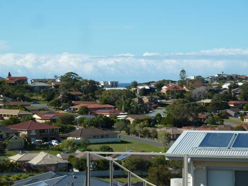 1/8 Wirrana Circuit, Forster NSW 2428