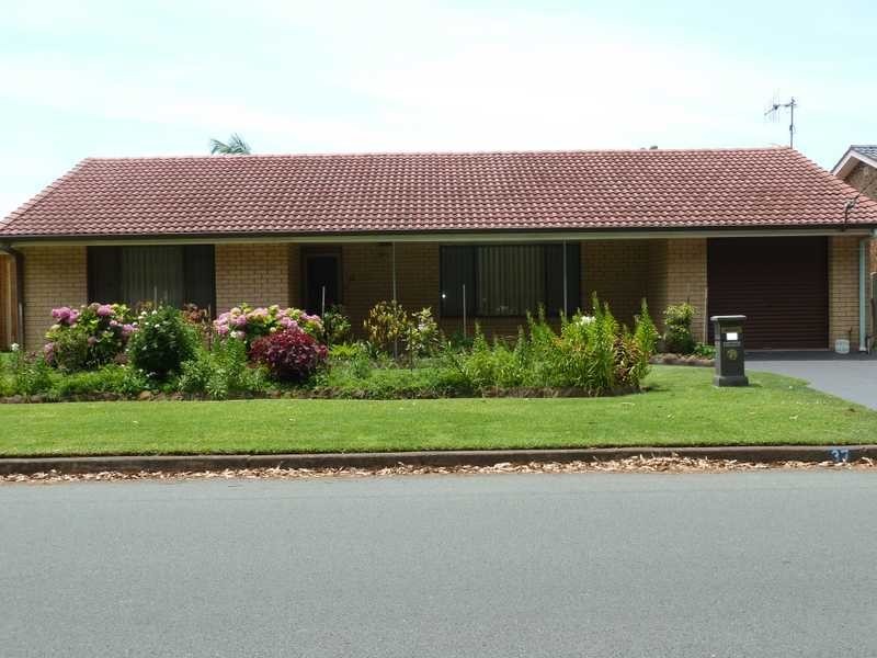 37 Taree Street, Tuncurry NSW 2428