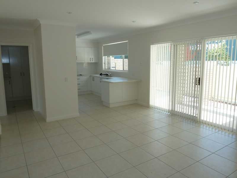 2/23 Robina Grove, Forster NSW 2428