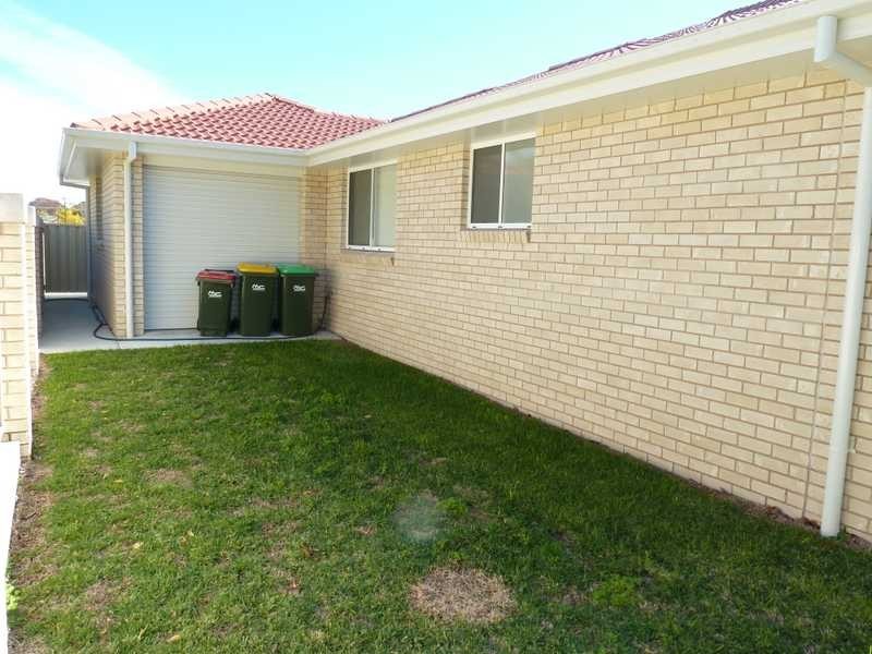 2/23 Robina Grove, Forster NSW 2428