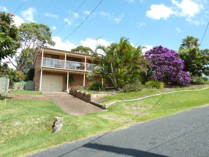 8 Frazer Avenue, Green Point NSW 2428