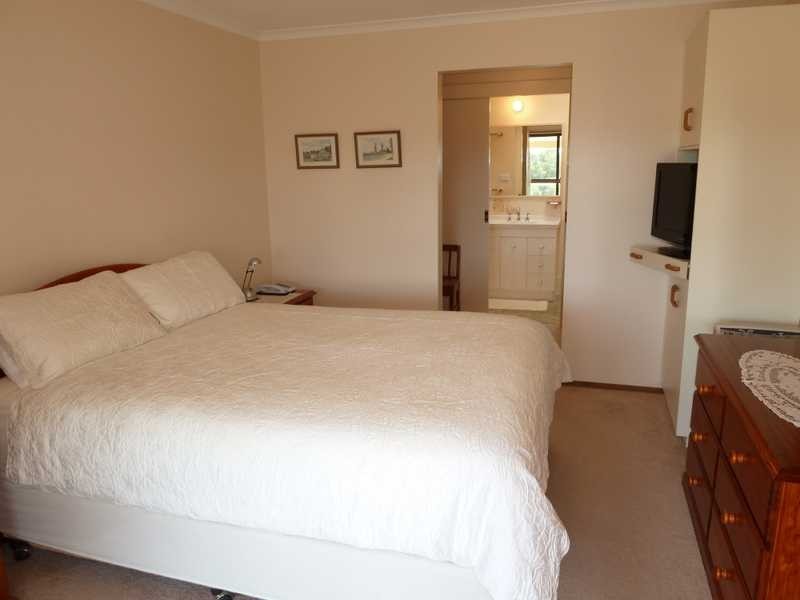 8 Frazer Avenue, Green Point NSW 2428