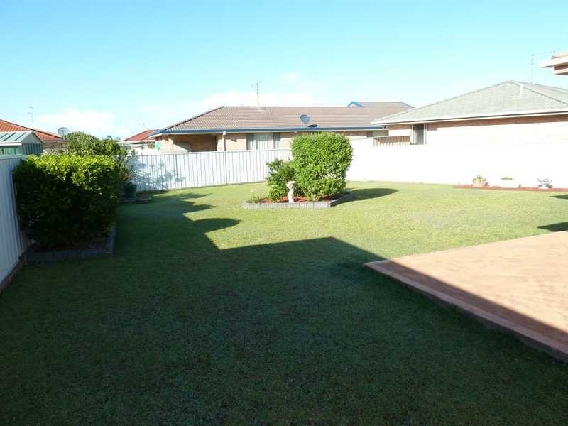 4 Michaela Place, Forster NSW 2428