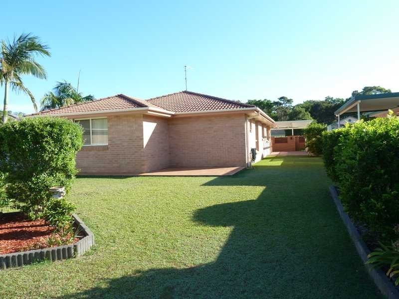 4 Michaela Place, Forster NSW 2428