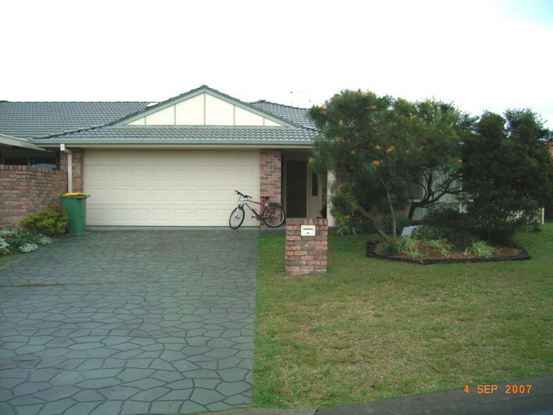 2/13 Amanda Crescent, Forster NSW 2428