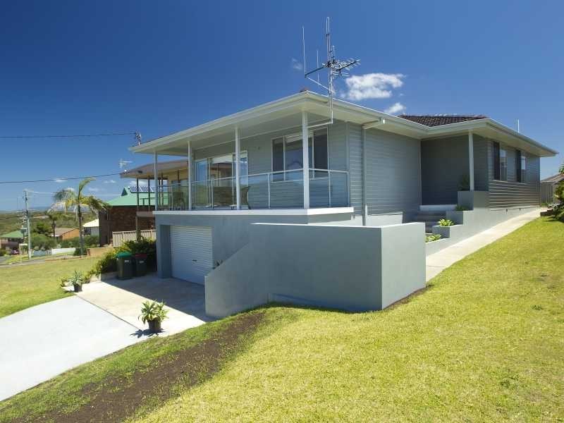 3 Lakeview Crescent, Forster NSW 2428