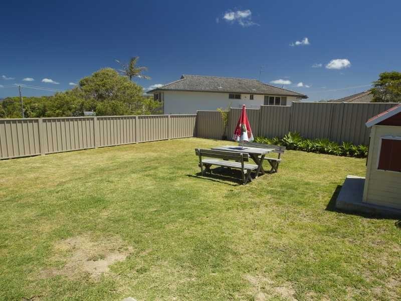 3 Lakeview Crescent, Forster NSW 2428