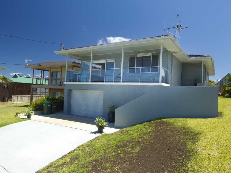 3 Lakeview Crescent, Forster NSW 2428