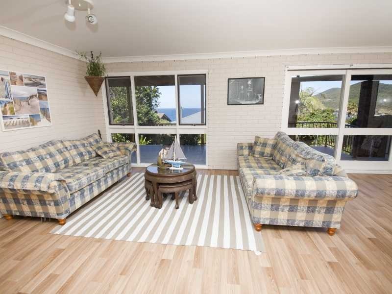 10 Lakeview Crescent, Forster NSW 2428
