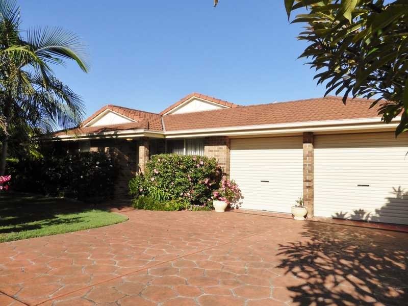 1/2 Wills Court, Forster NSW 2428
