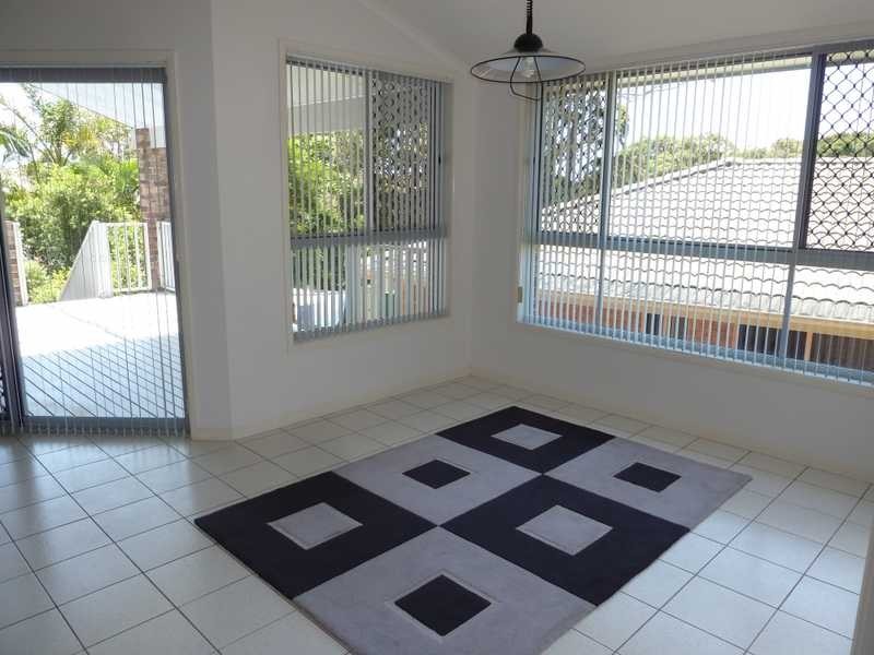 8 Zamia Place, Forster NSW 2428