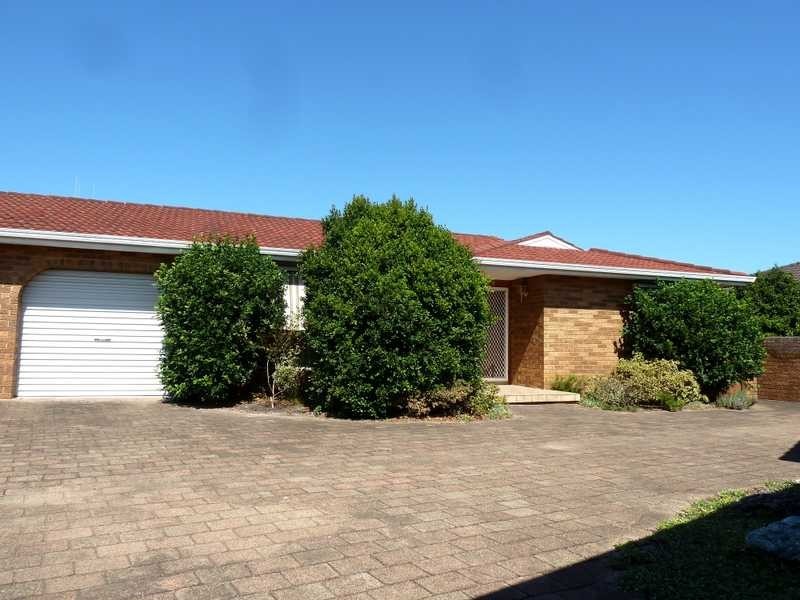 2/74 Hind Avenue, Forster NSW 2428