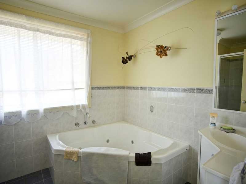 3 Royal Palm Place, Forster NSW 2428