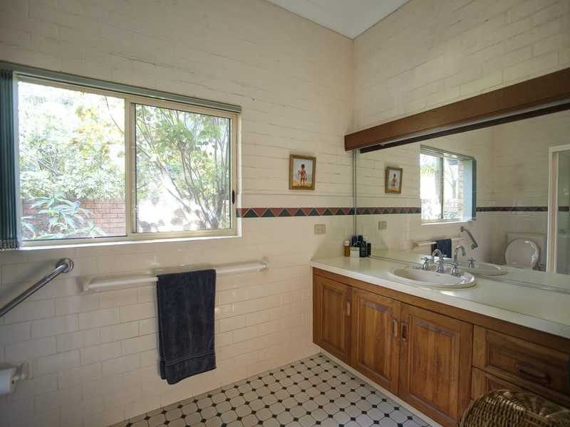 27 Tulloch Road, Tuncurry NSW 2428