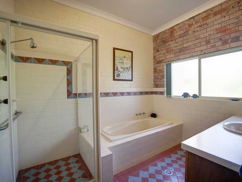 27 Tulloch Road, Tuncurry NSW 2428