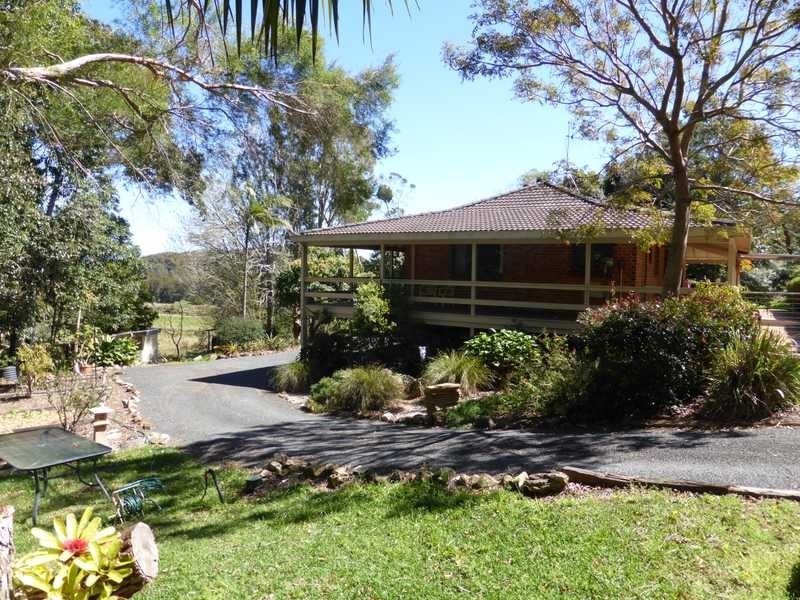 73 Lakeview Crescent, Forster NSW 2428