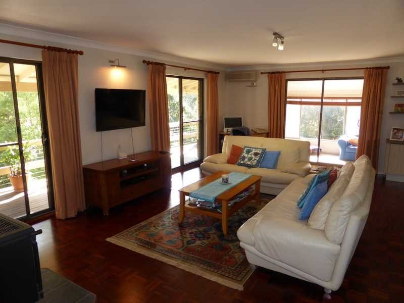 73 Lakeview Crescent, Forster NSW 2428