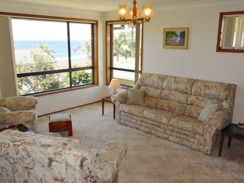 18 Lakeview Crescent, Forster NSW 2428