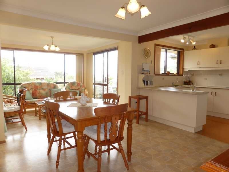 18 Lakeview Crescent, Forster NSW 2428