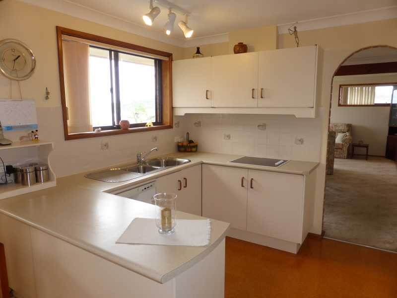 18 Lakeview Crescent, Forster NSW 2428