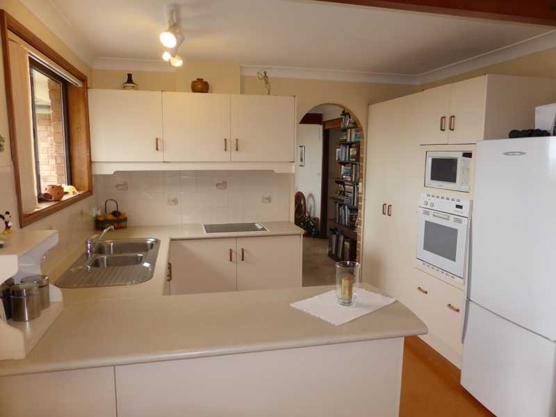 18 Lakeview Crescent, Forster NSW 2428