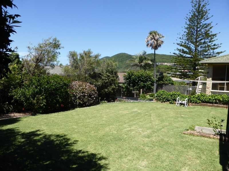 18 Lakeview Crescent, Forster NSW 2428