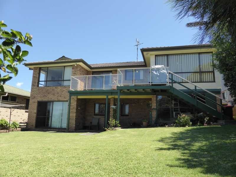 18 Lakeview Crescent, Forster NSW 2428