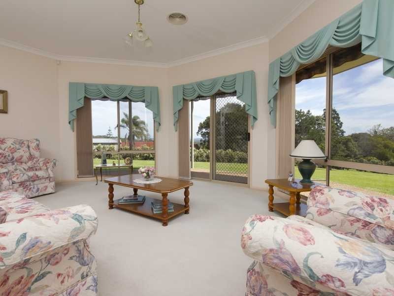 6 Roseville Close, Forster NSW 2428