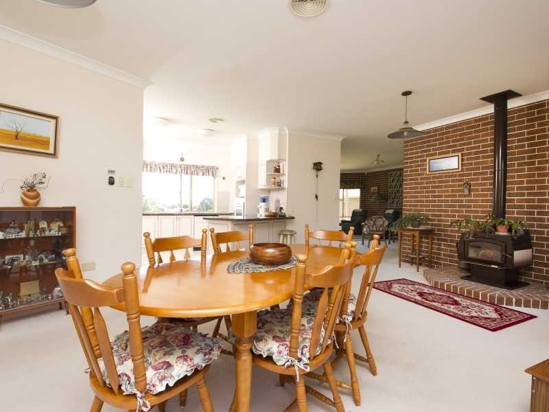 6 Roseville Close, Forster NSW 2428