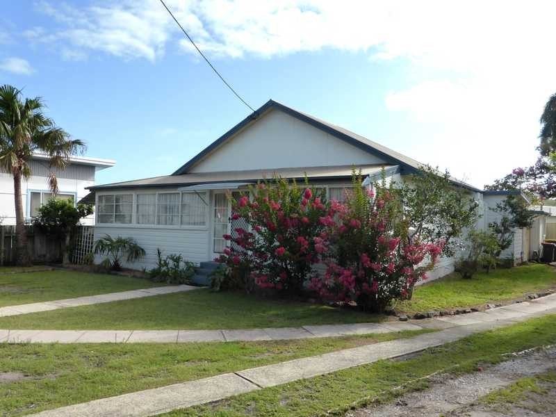 42 The Lakes Way, Forster NSW 2428