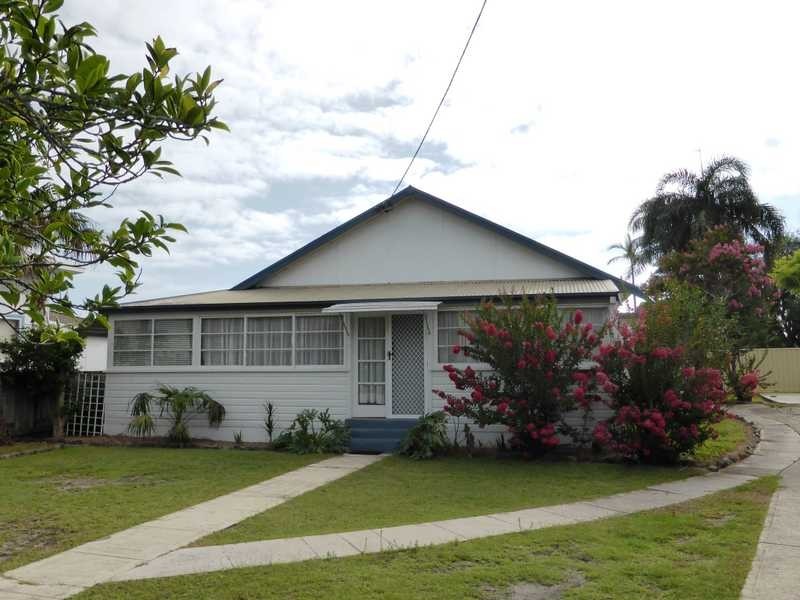 42 The Lakes Way, Forster NSW 2428