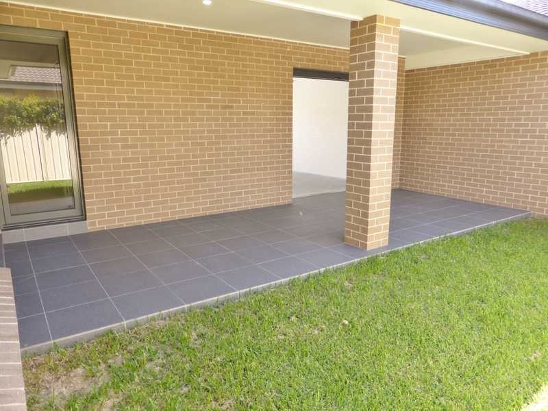 2/32 Amanda Crescent, Forster NSW 2428