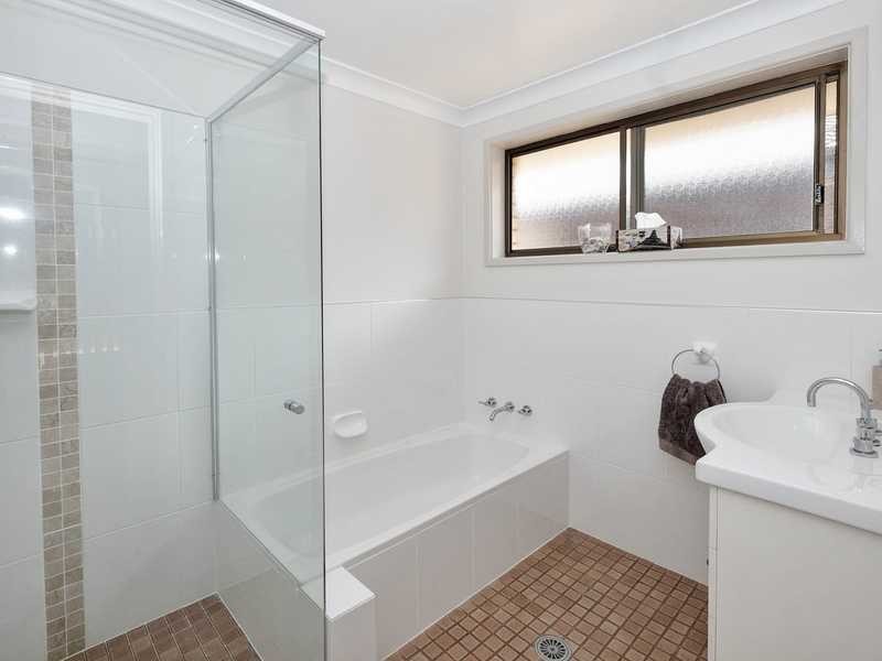 2 Flora Parade, Tuncurry NSW 2428
