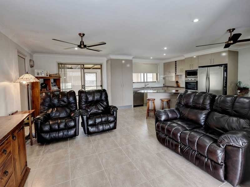 2 Flora Parade, Tuncurry NSW 2428