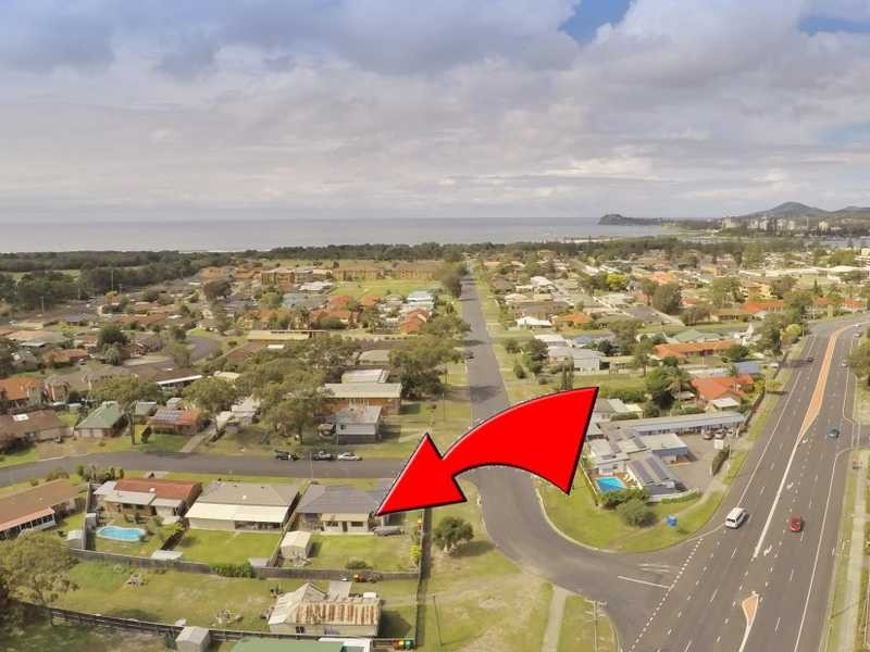 2 Flora Parade, Tuncurry NSW 2428