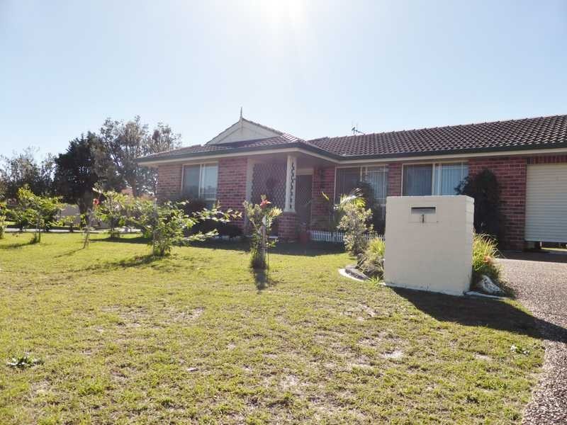 1 Erica Place, Tuncurry NSW 2428