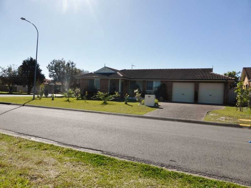 1 Erica Place, Tuncurry NSW 2428