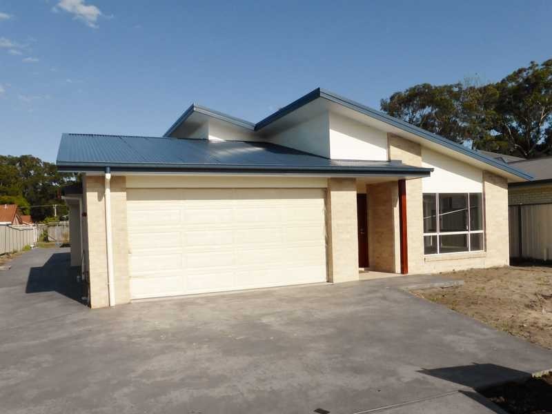 1/4 Tuncurry Street, Tuncurry NSW 2428