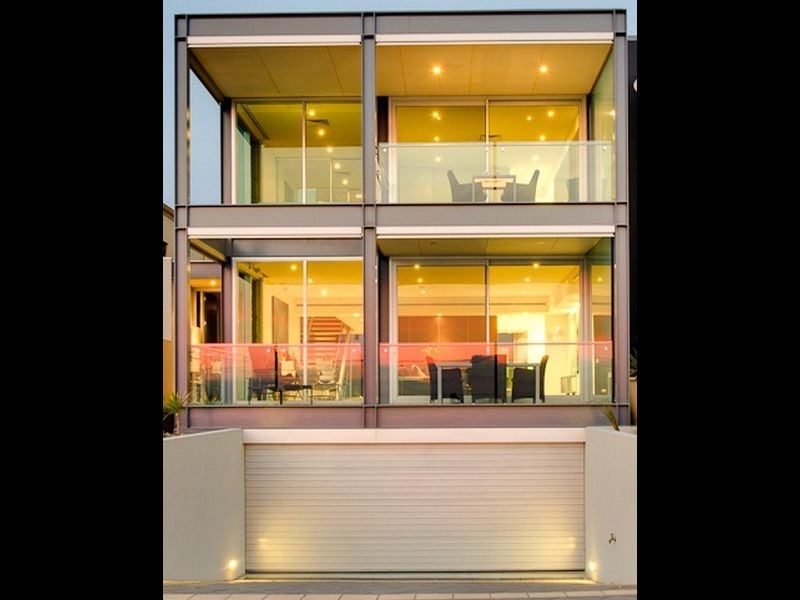 17 North Esplanade, Glenelg North SA 5045