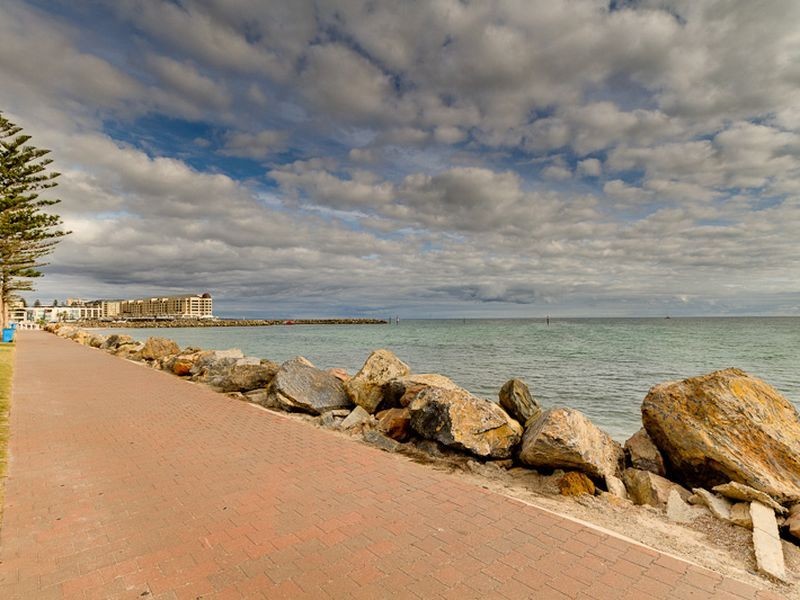 17 North Esplanade, Glenelg North SA 5045
