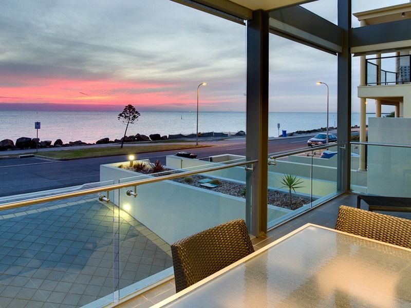 17 North Esplanade, Glenelg North SA 5045