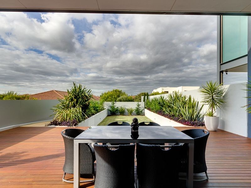 17 North Esplanade, Glenelg North SA 5045