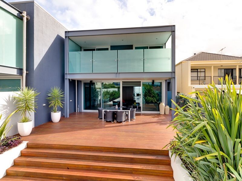 17 North Esplanade, Glenelg North SA 5045