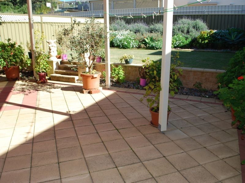 87 Military Road, Tennyson SA 5022