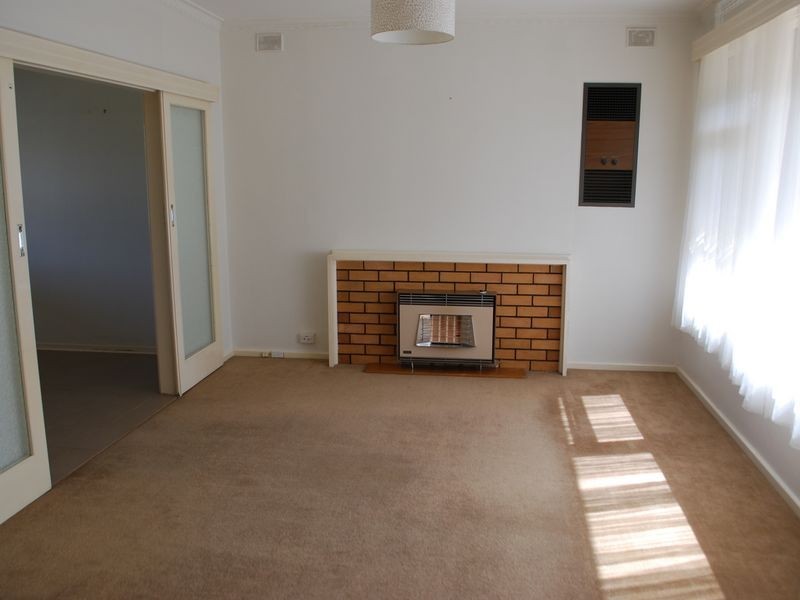 2 McEwan Avenue, Seaton SA 5023