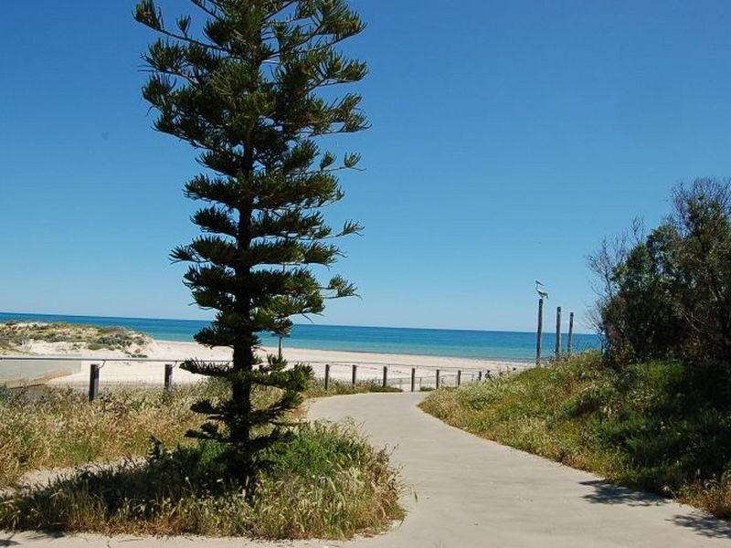 10 Winston Crescent, West Beach SA 5024