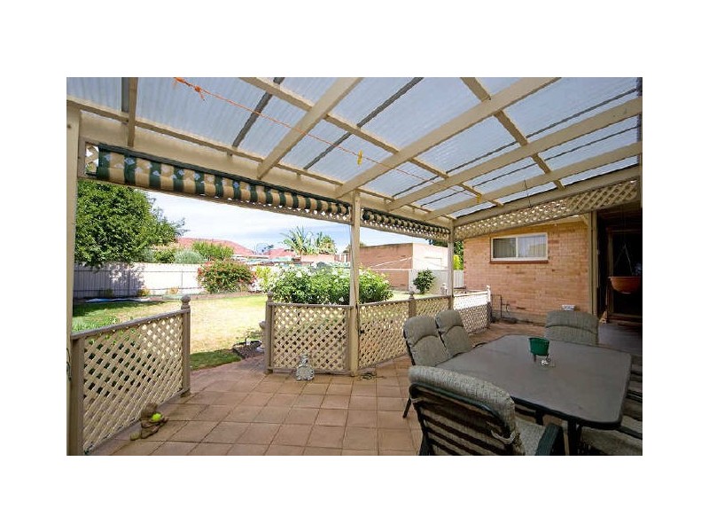 9 Riverside Drive, Fulham SA 5024